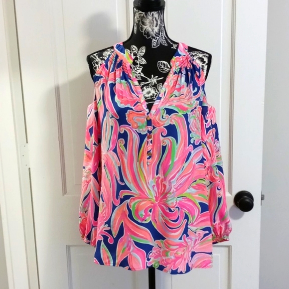 Lilly Pulitzer Tops - 💞VERY HTF Lilly Pulitzer💞 - Sunny Shoulder Elsa Top